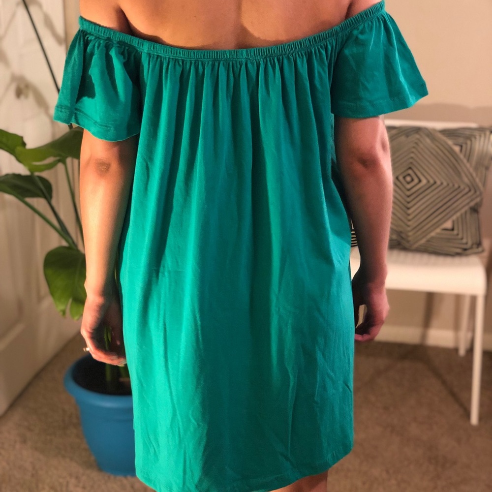 Green Off the Shoulder Dress - Picture 3 of 4